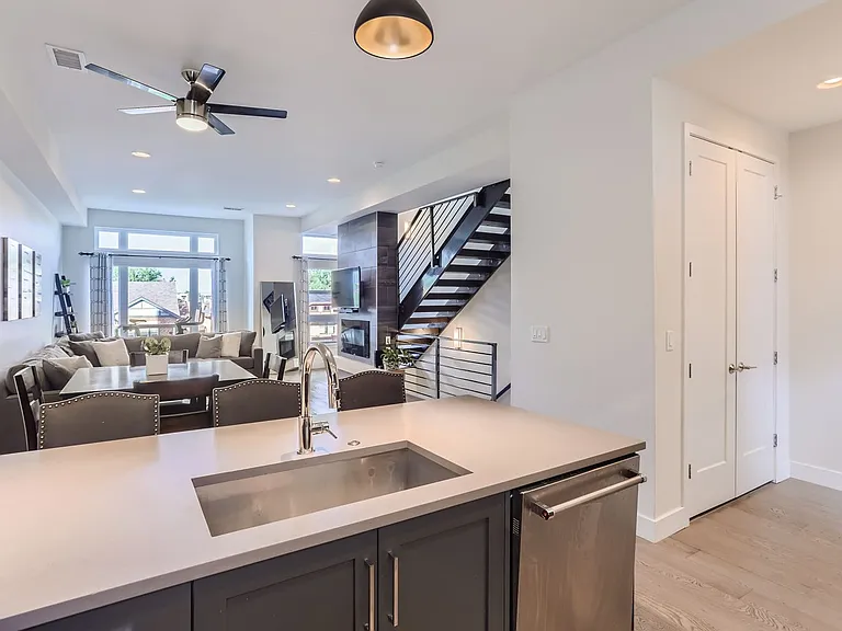 1581 N Perry St — Photo 11