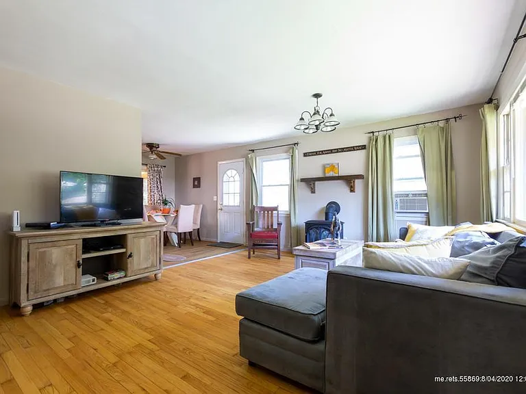 8 Williams Dr — Photo 3