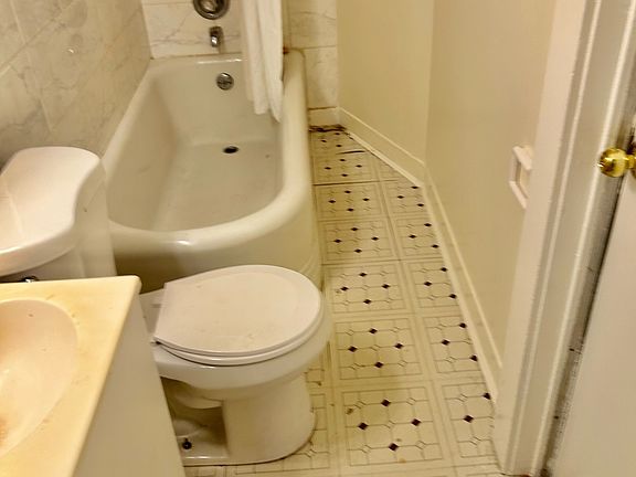 3rd image of 1335 McAllister St #B
