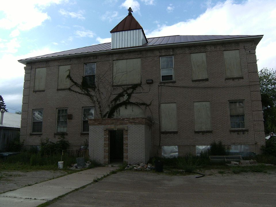 2nd image of 208 E Smith Ave