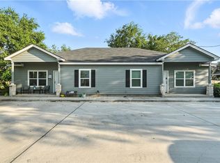 911-913 E Seideman St, Seguin, TX 78155