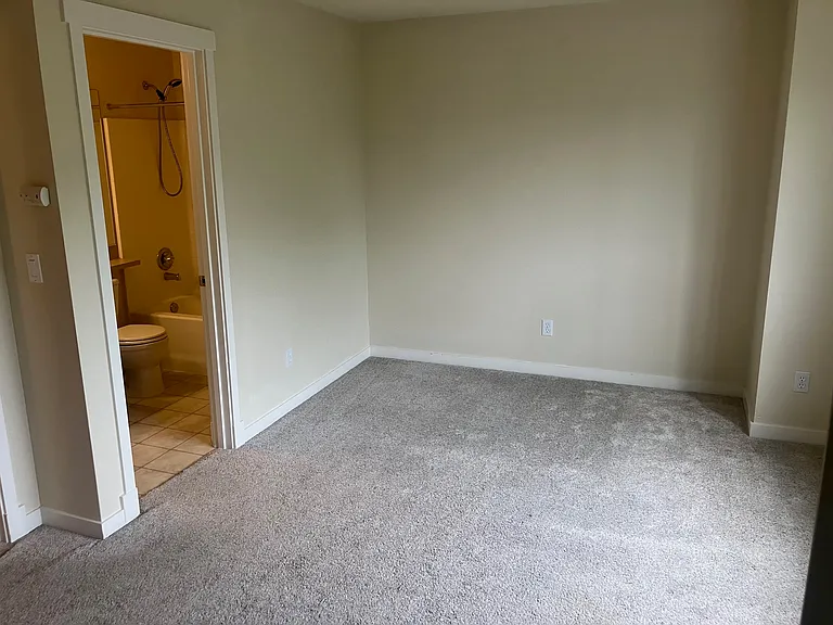 1941 NE Killian Ln — Photo 18