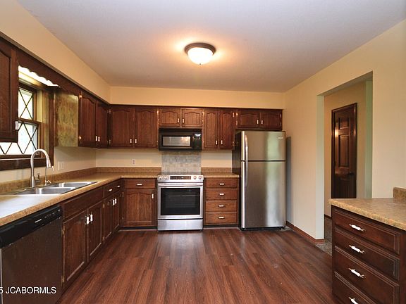 2nd image of 4417 Village Dr