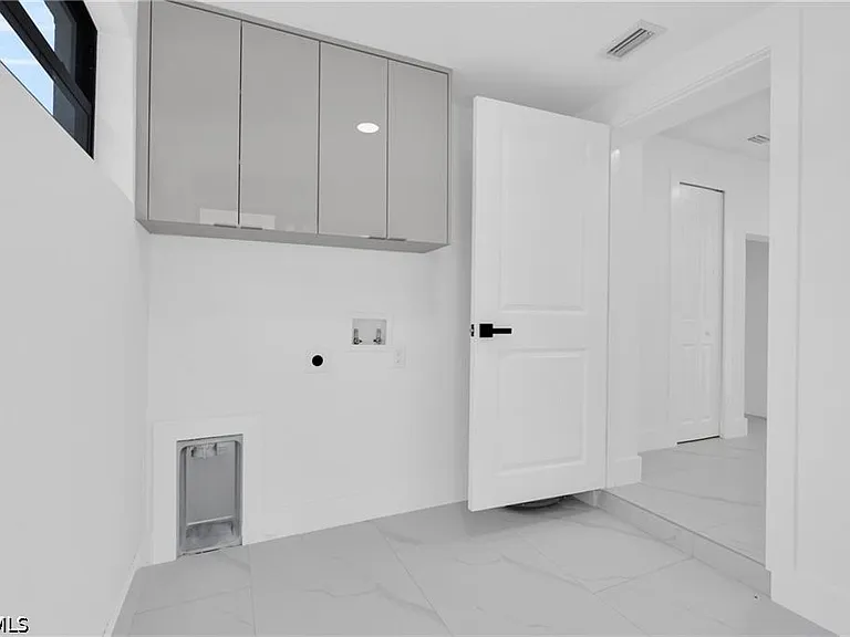 356 New York Dr — Photo 11