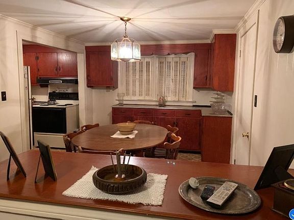 3rd image of 1304 Porter Ln