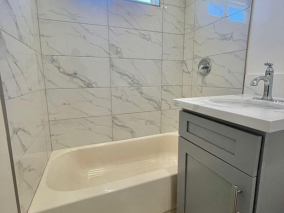 5th image of 5836 Camerford Ave #1/2