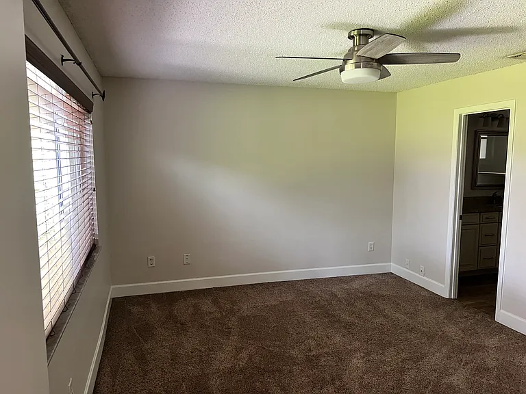1072 Beckstrom Dr — Photo 7
