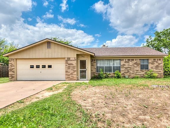 3rd image of 1022 Almond Cir