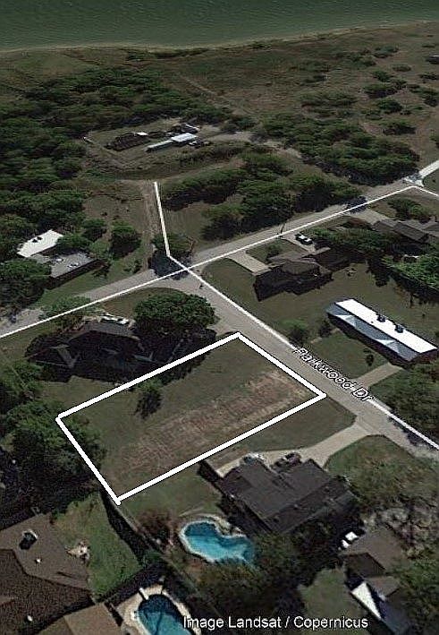 1st image of 327 Parkwood Dr