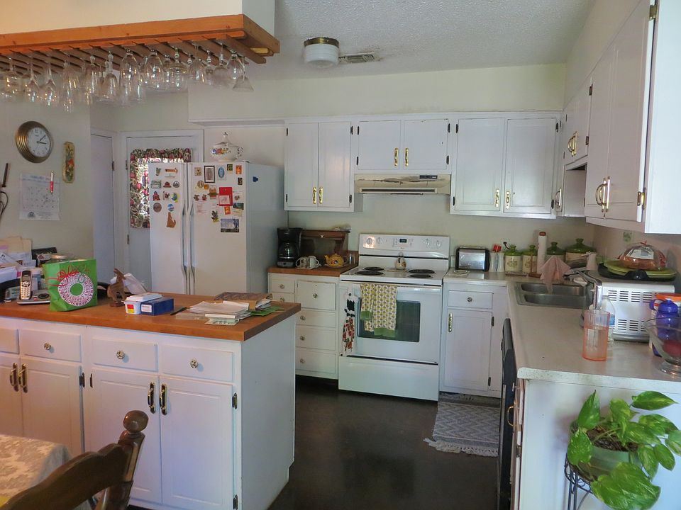 1st image of 399 Winnipeg Ave