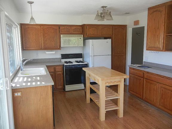 2nd image of 772 S Kenmore Cir