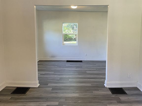 3rd image of 1142 N Johnson St