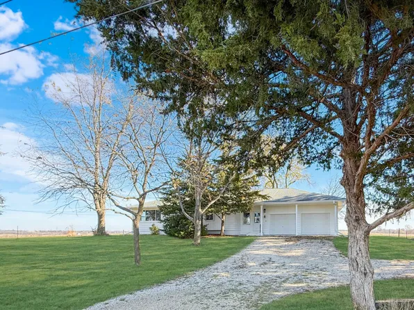 1165 N Henderson Rd, Freeport, IL 61032