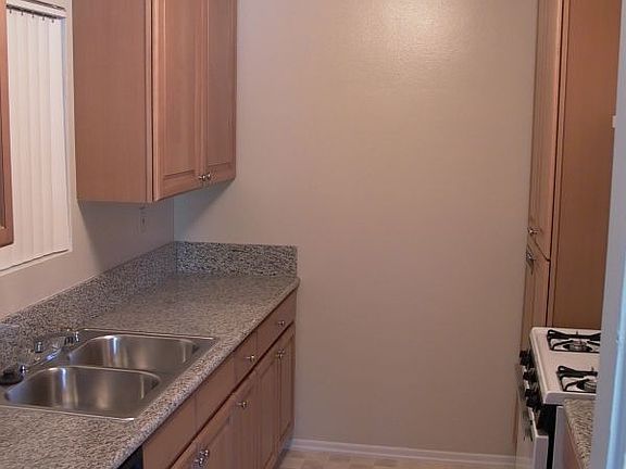 4th image of 423 W Bay St APT 5