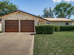 2101 Meadow Gln, Irving, TX 75060