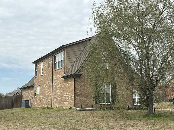 3rd image of 40 Burton Place Dr