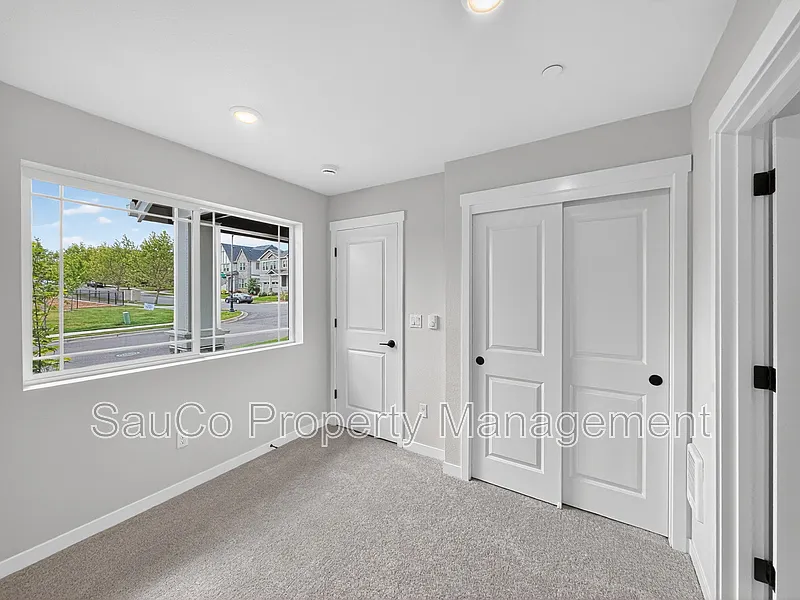 3 bed, 3.0 bath, 1406 sqft, $2,575 — Photo 4