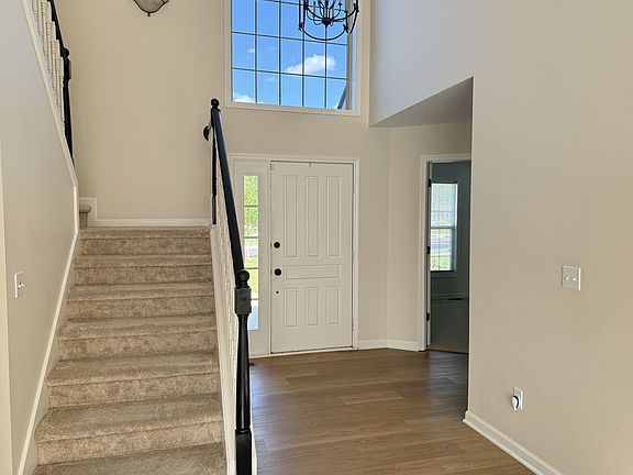 5th image of 603 E Castlebury Cir