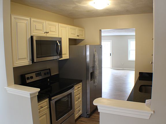 2nd image of 194 Laurelwood Dr