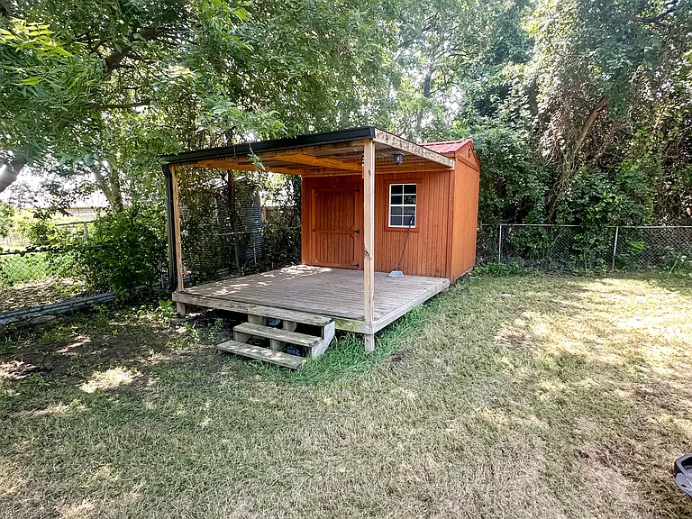 208 Bagin St — Photo 3