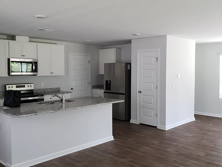 435 Coconut Dr — Photo 2