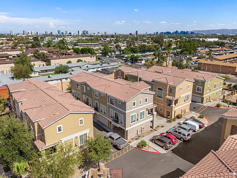 2450 W Glenrosa Ave #9 — Photo 28