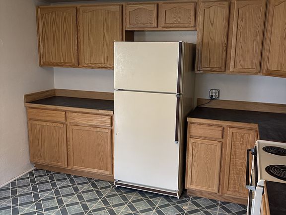 2nd image of 833 S Atlantic St #2