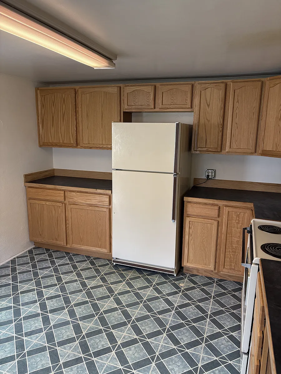 Building Photo - 833 S Atlantic St #2