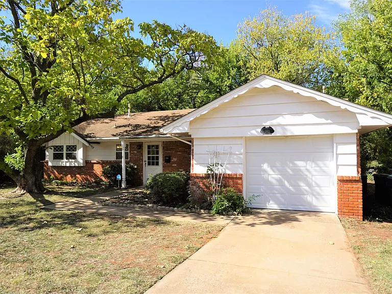 1813 Hardy Dr — Photo 1