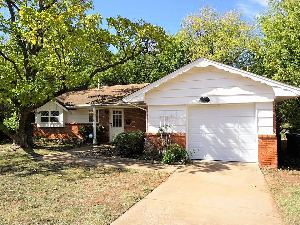 1813 Hardy Dr