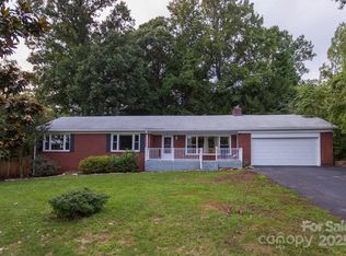 5 Fernlawn Rd, Asheville, NC 28805