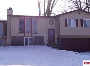 5052 Vernon Cir, Omaha, NE 68104