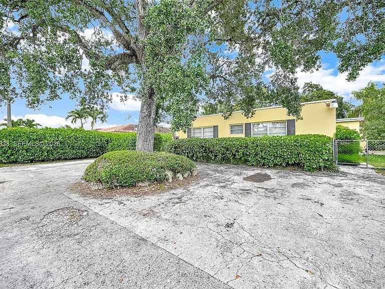 2225 SW 62nd Ct #2225 — Photo 43