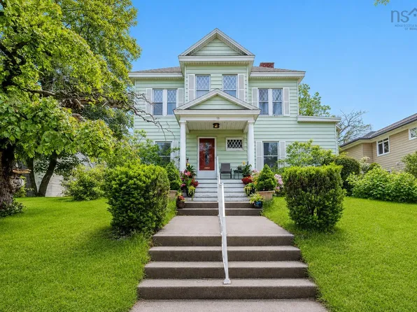 18 Park St, Sydney, NS B1P 4W4
