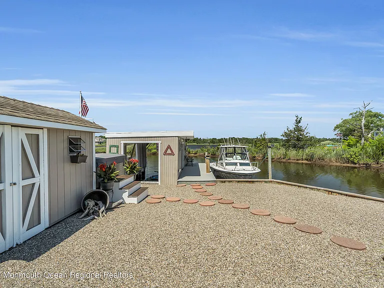 1613 Northstream Pkwy — Photo 35