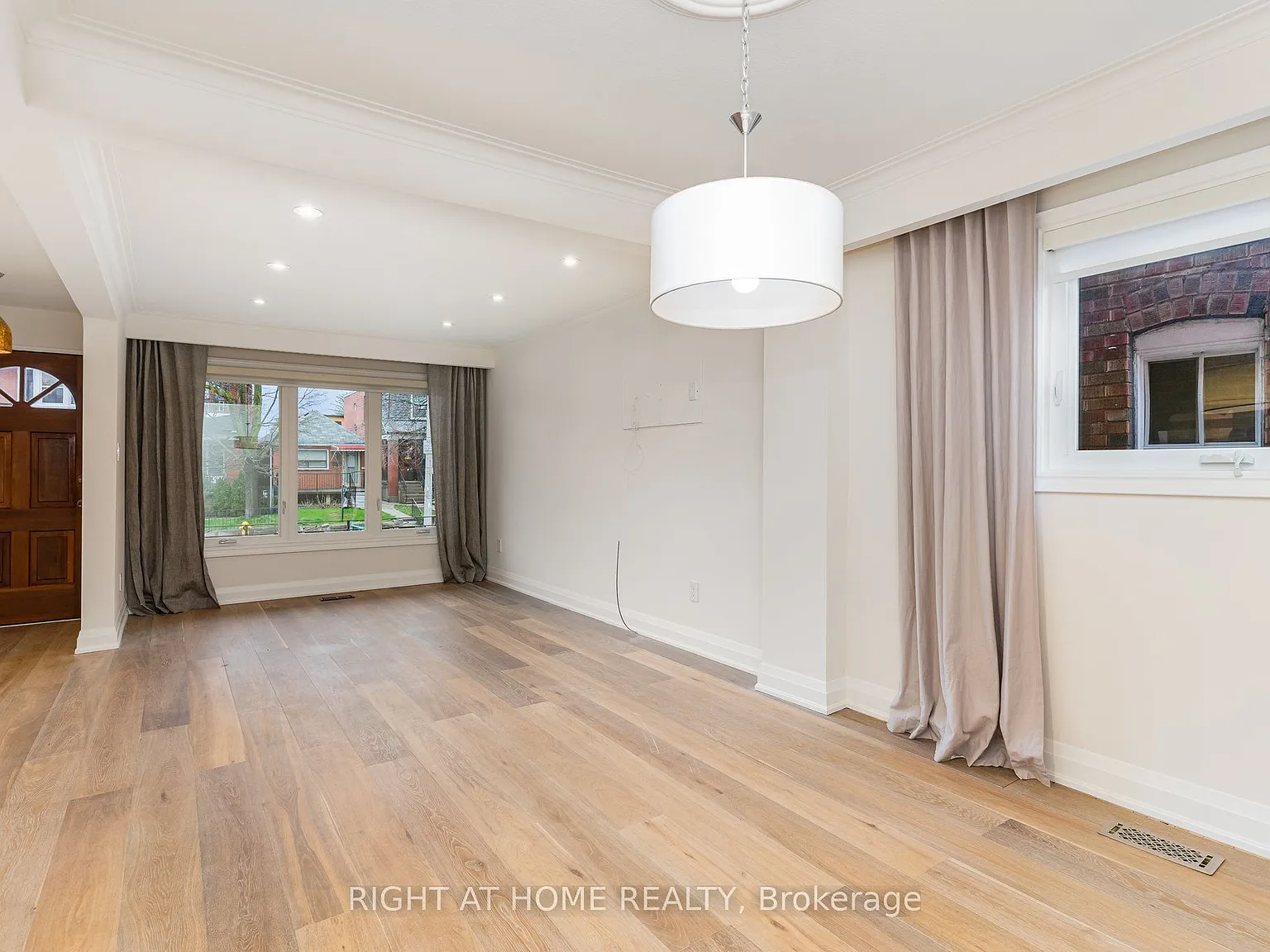 4 bed, $5,000 — Photo 2