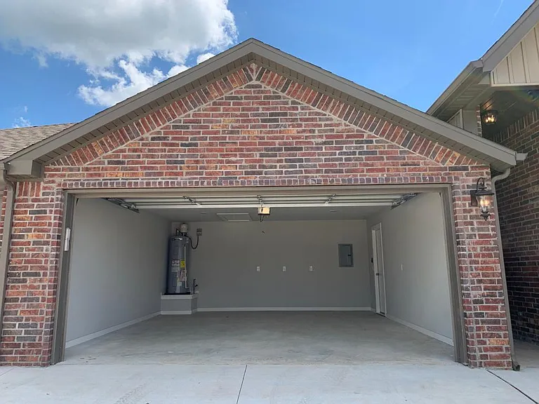 422 Red Robin St — Photo 4