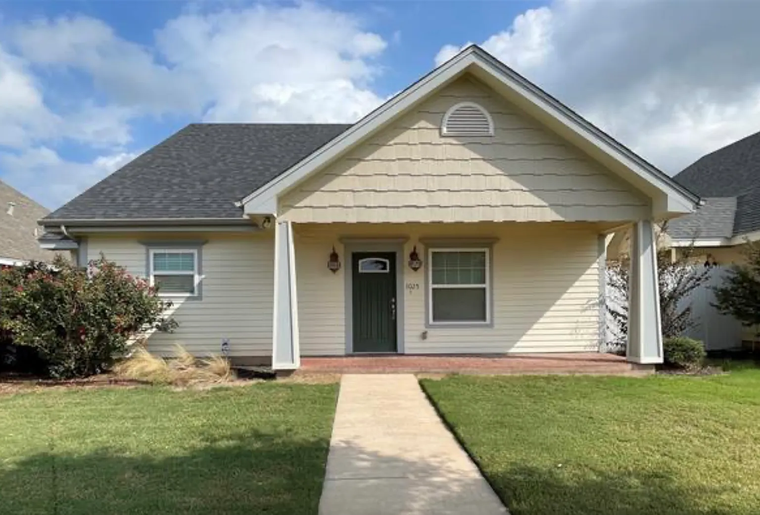 3 bed, 1598 sqft, $2,500 — Photo 1