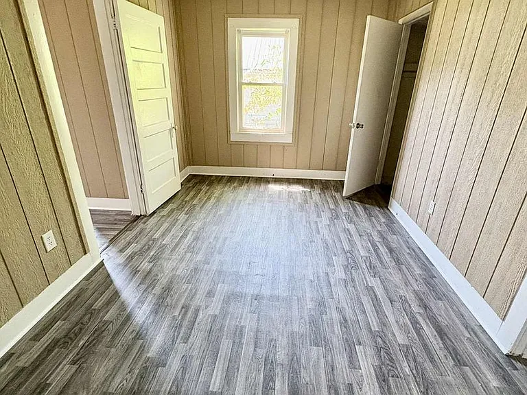 310 McKenna St — Photo 4