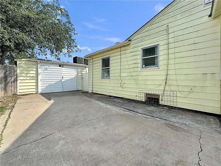 329 Foster Dr — Photo 17