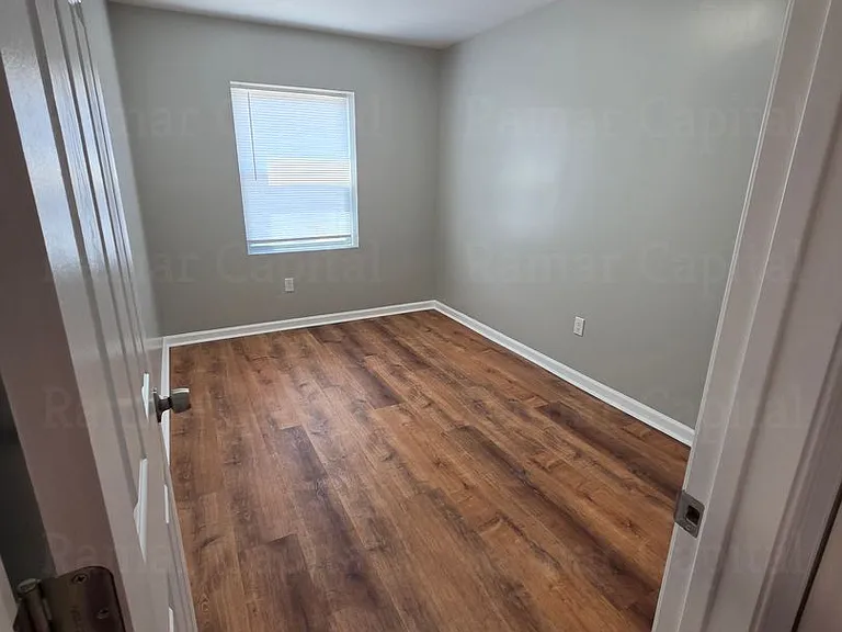 2754 Mickle St — Photo 2