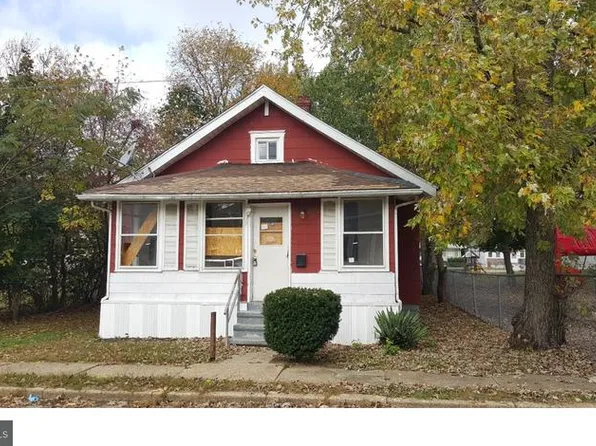 319 W Buck St, Paulsboro, NJ 08066