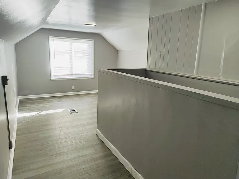 19345 Plainview Ave — Photo 16