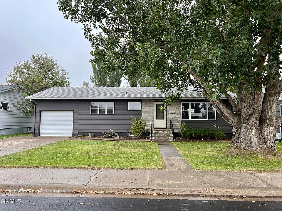 1st image of 820 8th Ave SE