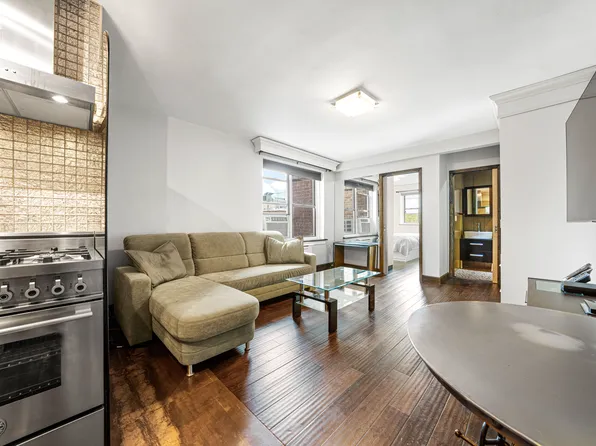 2607 Avenue O image 3 of 10