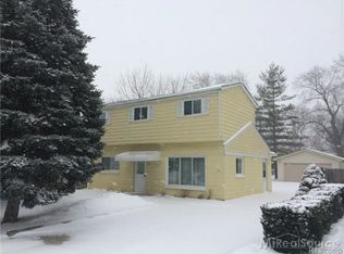 82 Woodslee Dr, Troy, MI