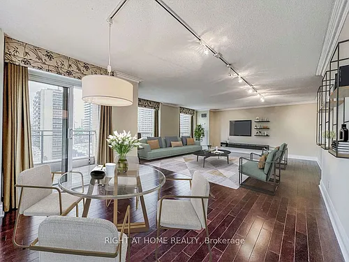 123 Eglinton Ave E #905 Photo 1