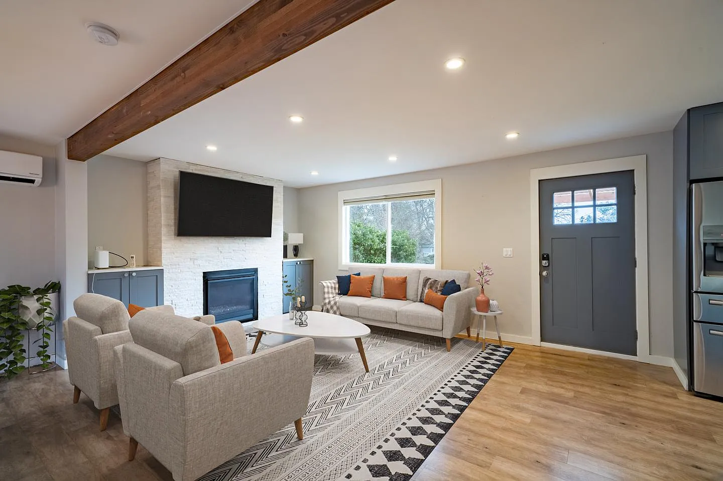 Fully remodeled Piedmont home by Woodlawn Park — Photo 3