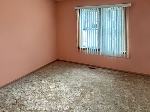 3rd image of 10812 Princess Ave