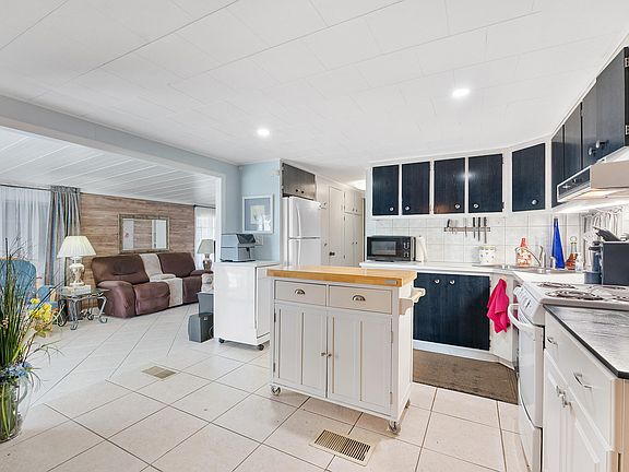 3rd image of 8670 SW 18TH Place